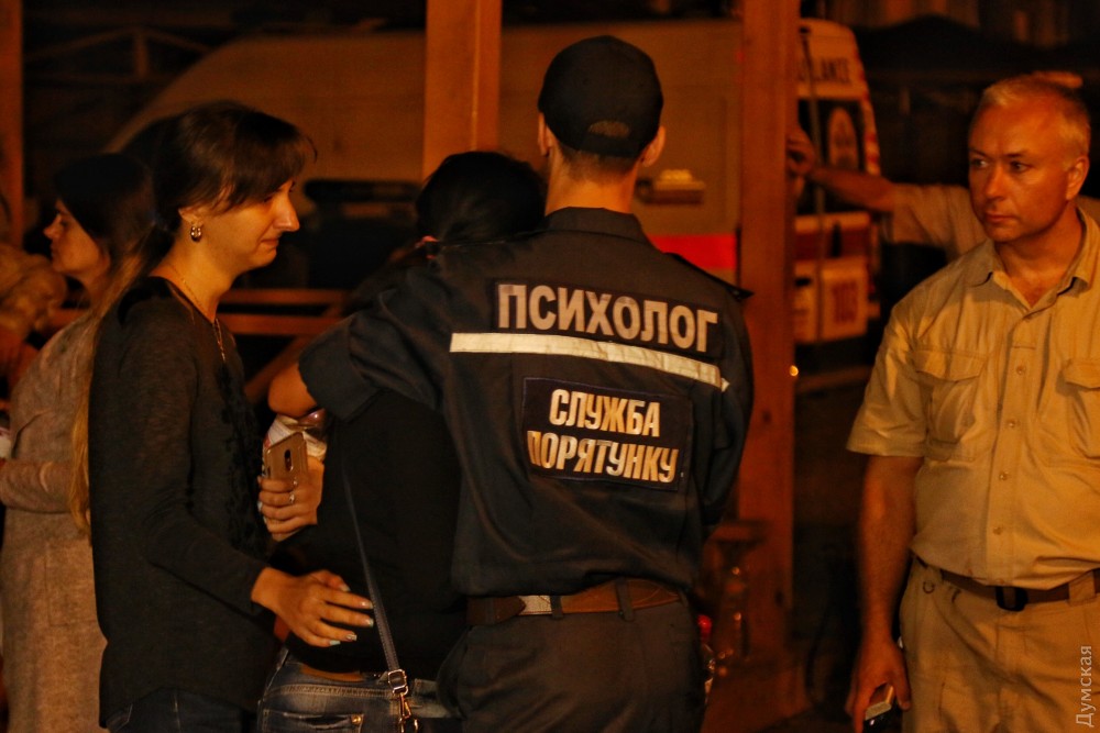 Установлены личности всех погибших девочек на пожаре в Одессе: спасатели рассказали страшные детали трагедии - кадры