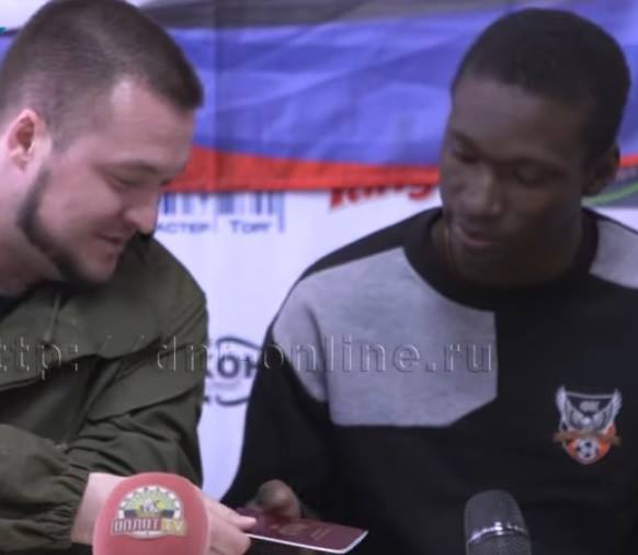 Свежачок из "ДНР": после получения фейкового паспорта игрок местного ФК Агонга устроил Захарченко истерику и потребовал 1 миллион рублей