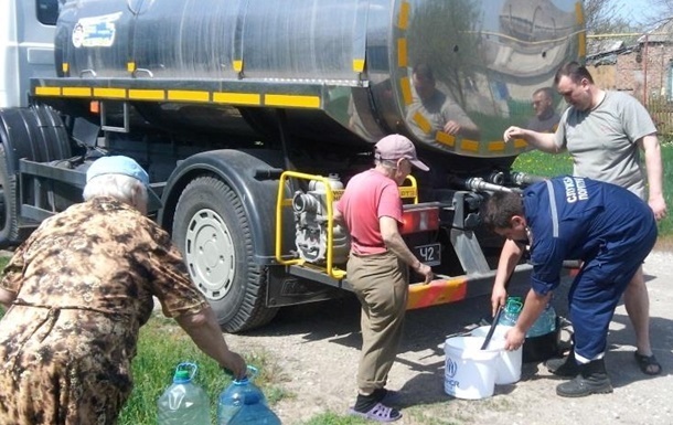 Из-за кровавых обстрелов террористов около 400 тысяч жителей Донецкой области уже который день сидят без воды и газа