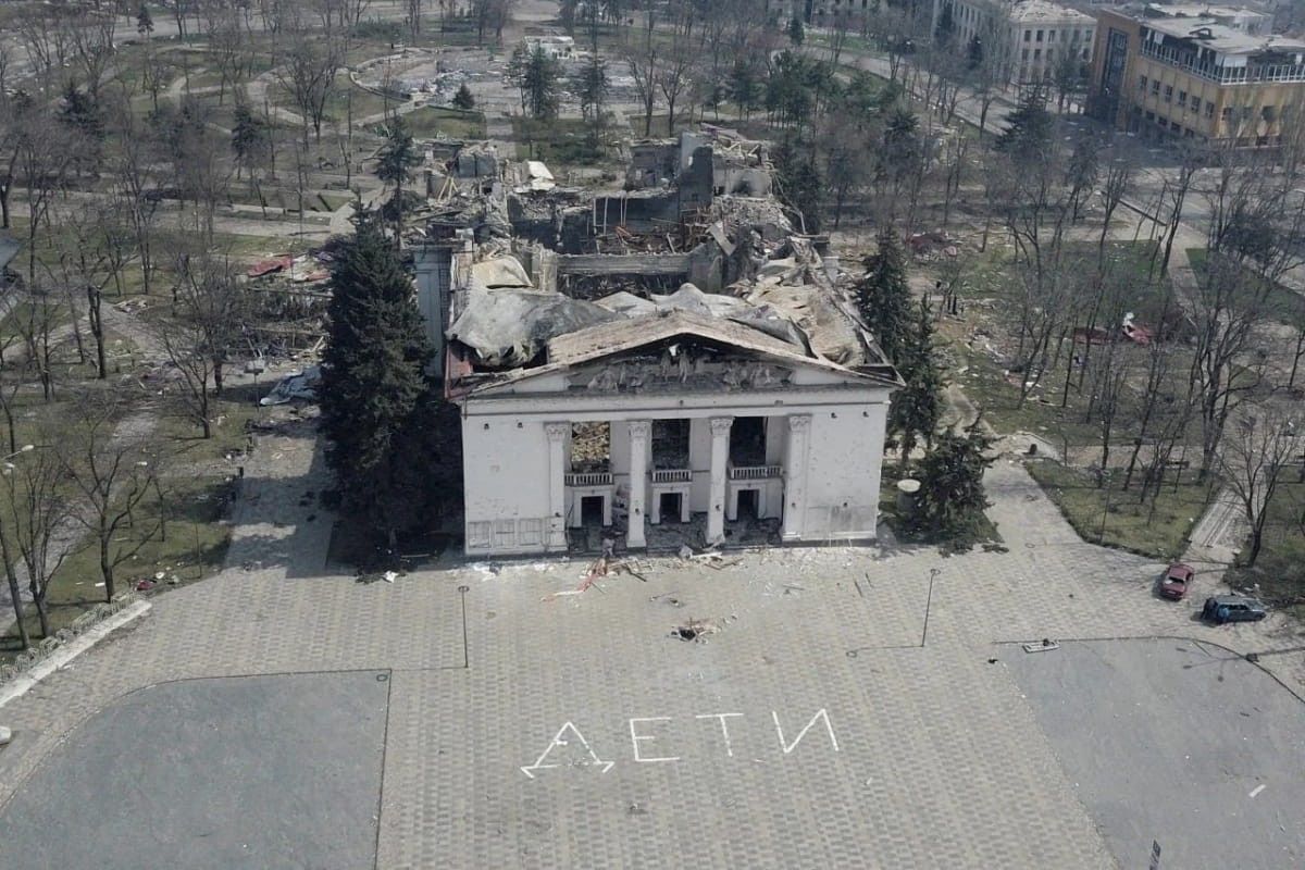 ​Драмтеатр в Мариуполе снесен – Путин заметает следы своего самого большого преступления в Украине
