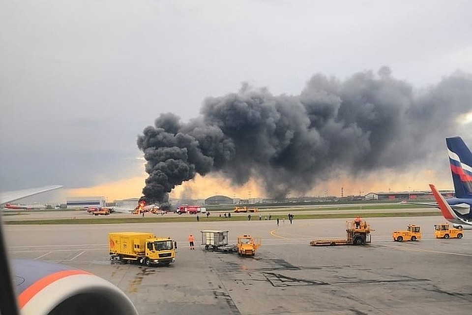 Пожар в самолете SuperJet-100: появилось видео изнутри сгоревшего лайнера в Шереметьево
