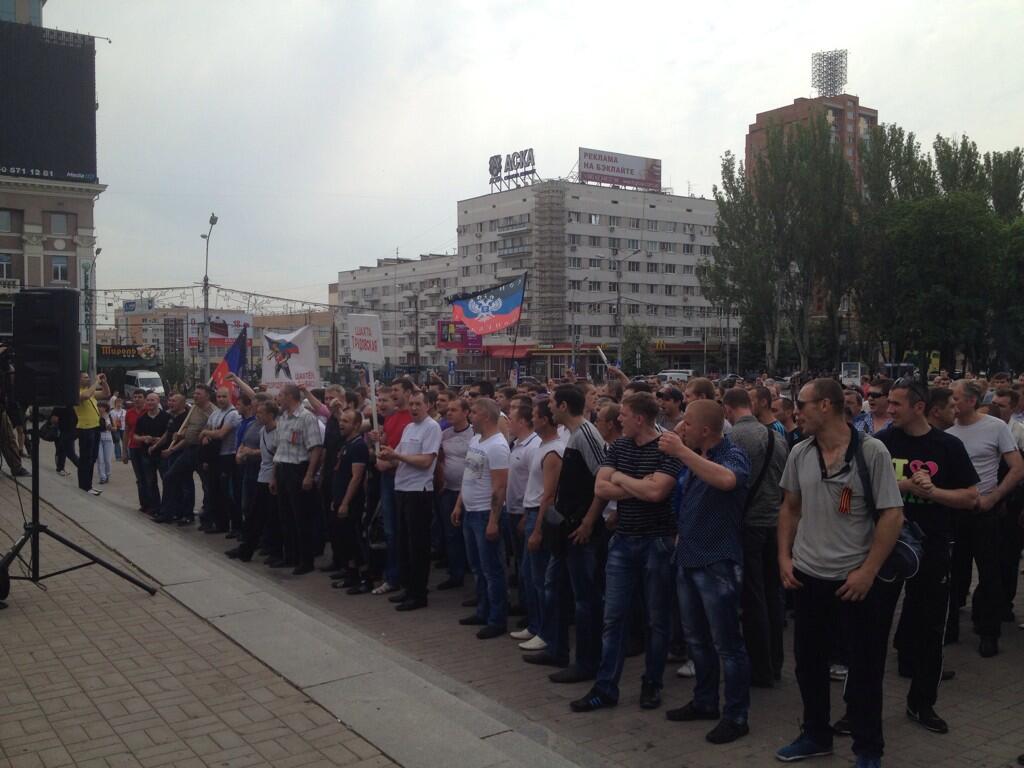 Что сейчас происходит в Донецке: митинг в сердце города на фоне стабильно напряженной обстановки