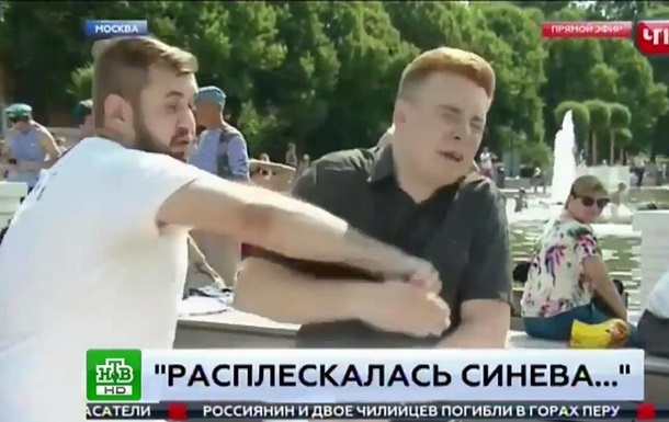 Российские пропагандисты сделали из боевика бандитской группировки "Оплот", который "заехал в челюсть" корреспонденту "НТВ", проукраиского активиста - кадры 