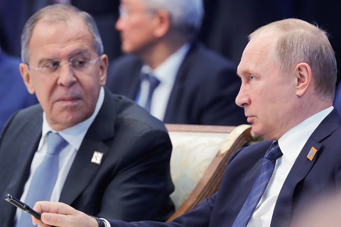 ​Олигархи РФ начали обсуждать устранение Путина, Лавров "сливается" – Христо Грозев