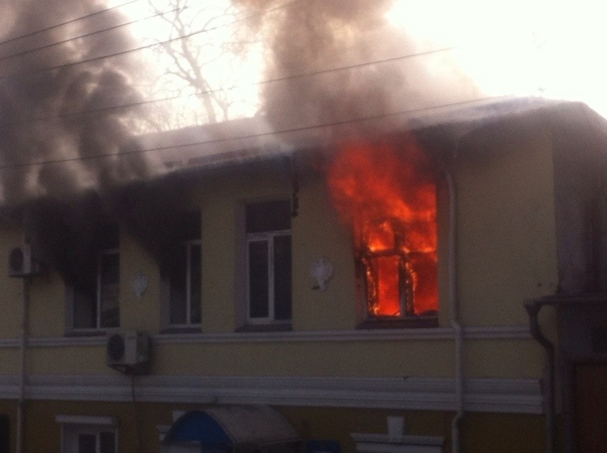 В центре Ялты горело здание городского УВД
