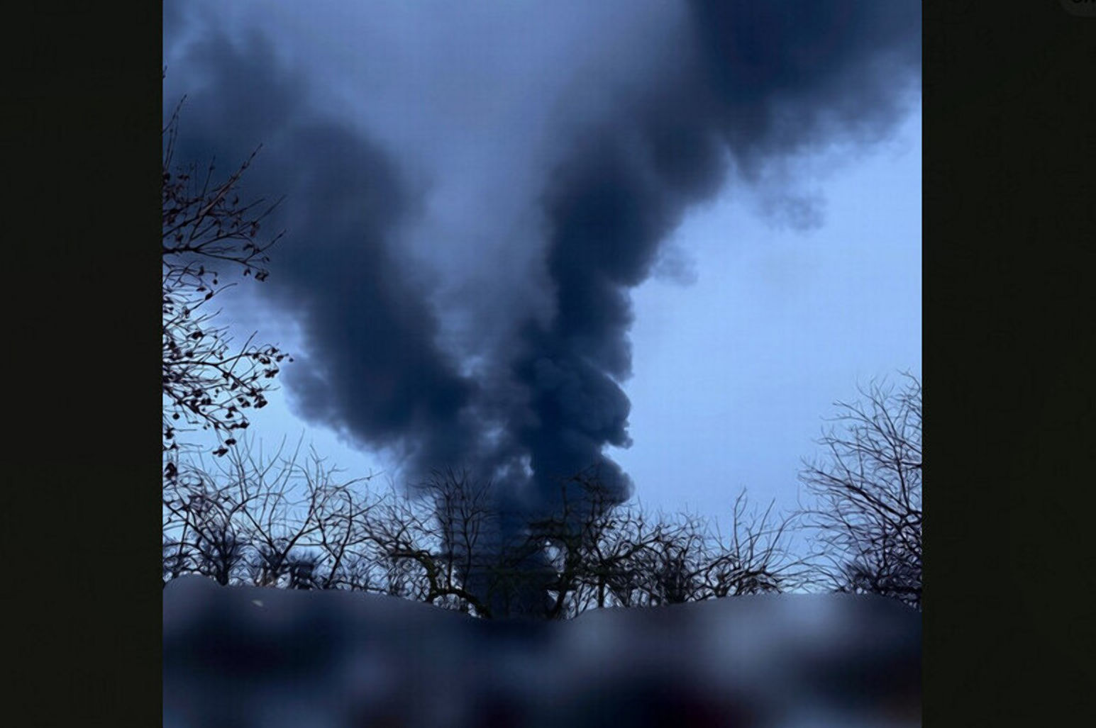 Атака армии РФ по Бродам: в городе вторые сутки дым и повышенное содержание оксида углерода 