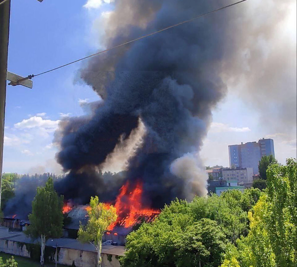 "Слышен хлопок, и сразу туда прилетело", - жители Донецка показали, откуда стреляет "ДНР"