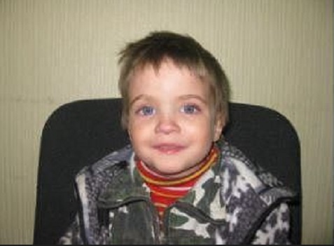В оккупированном Луганске на остановке нашли брошенного 2-летнего мальчика, мать как "ветром сдуло" (фото)