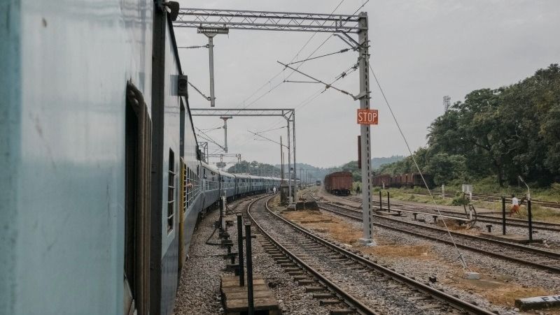 В Белгороде диверсия на железной дороге: неизвестные вскрыли и подожгли шкаф с аккумуляторами