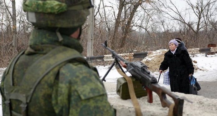 Боевики "ДНР" не пускают жителей в Украину: у кого нет шансов выехать из ОРДО