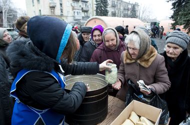 Дебальцево: разрушенные дома и талоны на еду