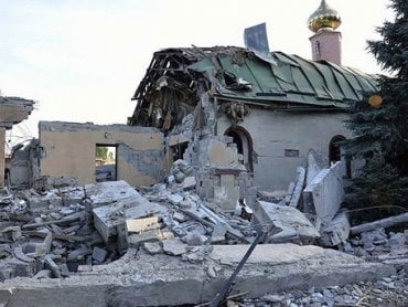 В Донецке от прямого попадания снаряда сгорел православный храм