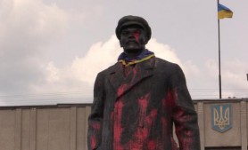 В Славянске памятник Ленину забросали краской