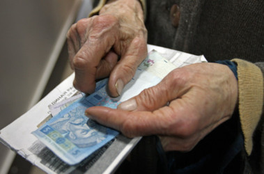 В ДНР голодным пенсионерам грозят штрафами из-за неоплаты коммуналки