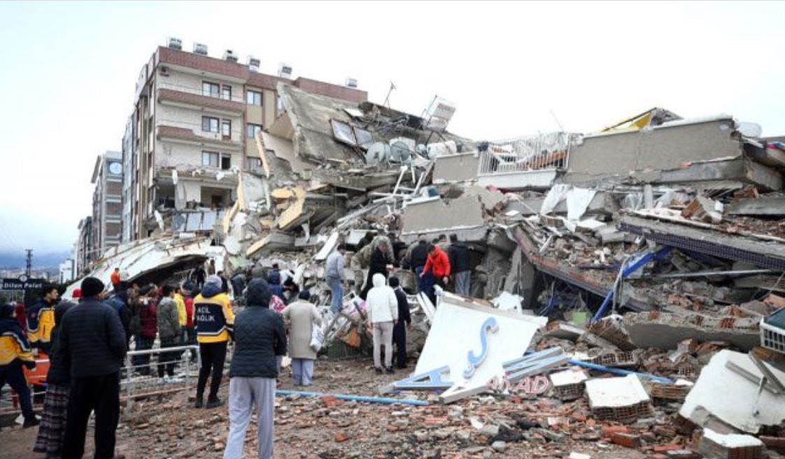 Туреччину струсонуло ще сильніше: землетрус повторився, руйнуючи будинки