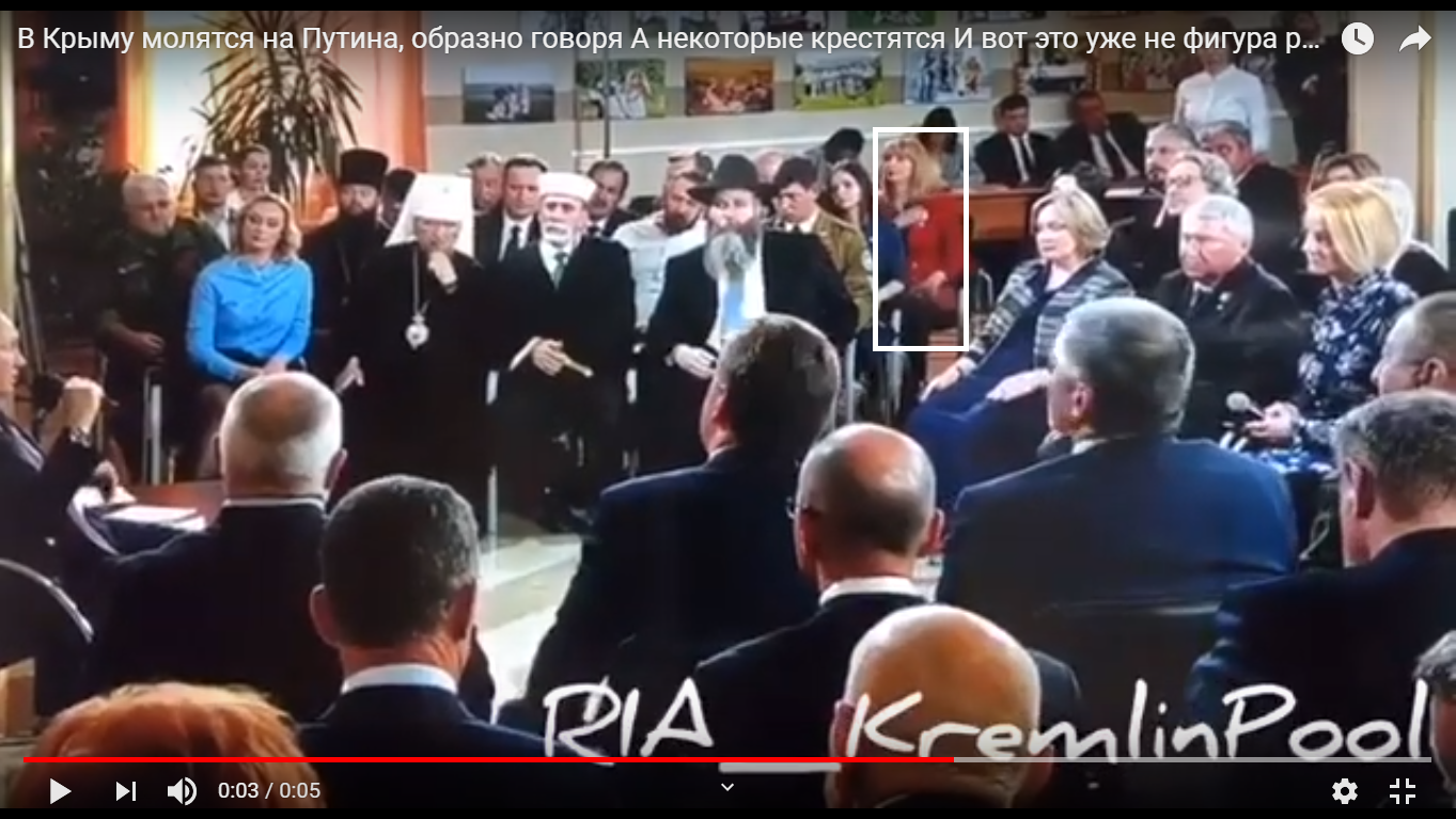 "Молятся на Путина", - на встрече в Крыму женщина вдруг бросилась креститься - видео возмутило Сеть 