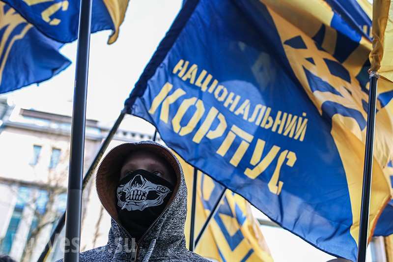 В Киеве будет жарко: Нацкорпус свозит своих сторонников на Майдан на масштабный протест – онлайн-трансляция