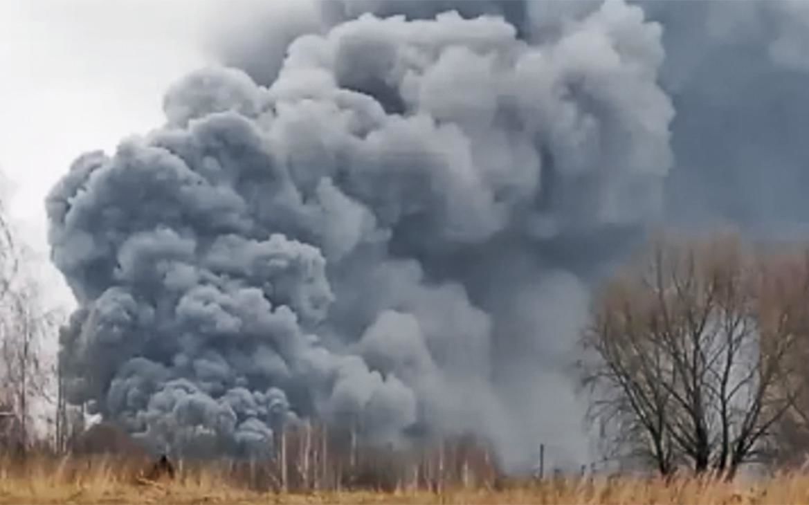 В России снова вспыхнул мощный пожар: горело в 80 км от границы с Украиной
