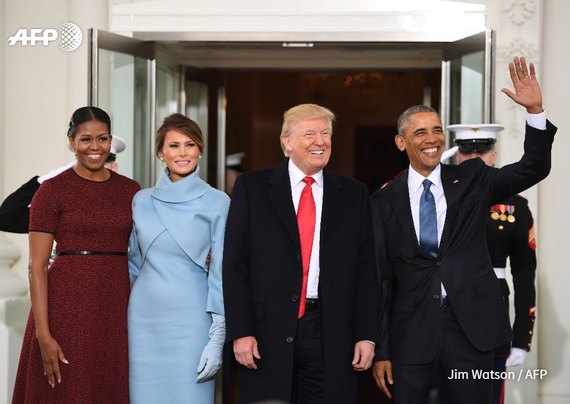 Мелания Трамп привезла на инаугурацию своего супруга подарок для жены Барака Обамы