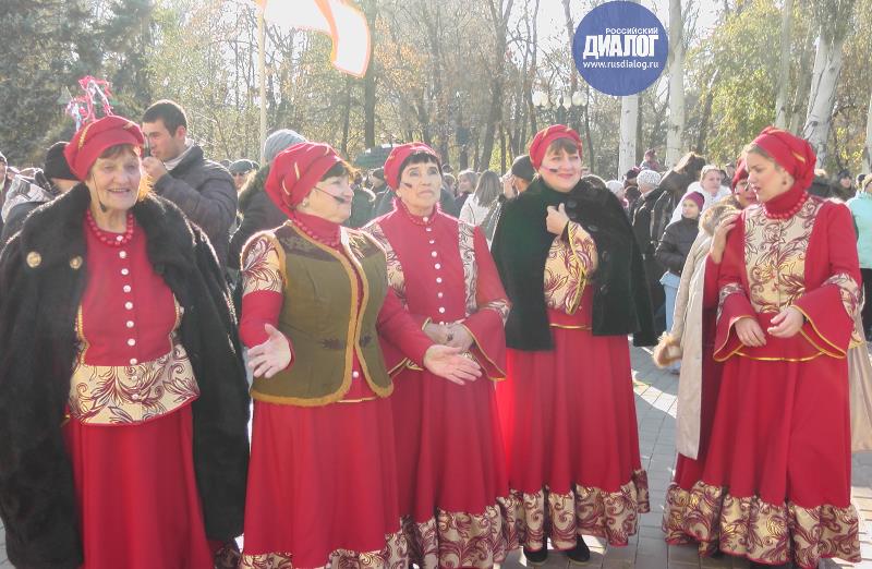 В Донецке вместо выборов прошел день единства народов Донбасса - с национальными песнями и кухнями разных народов