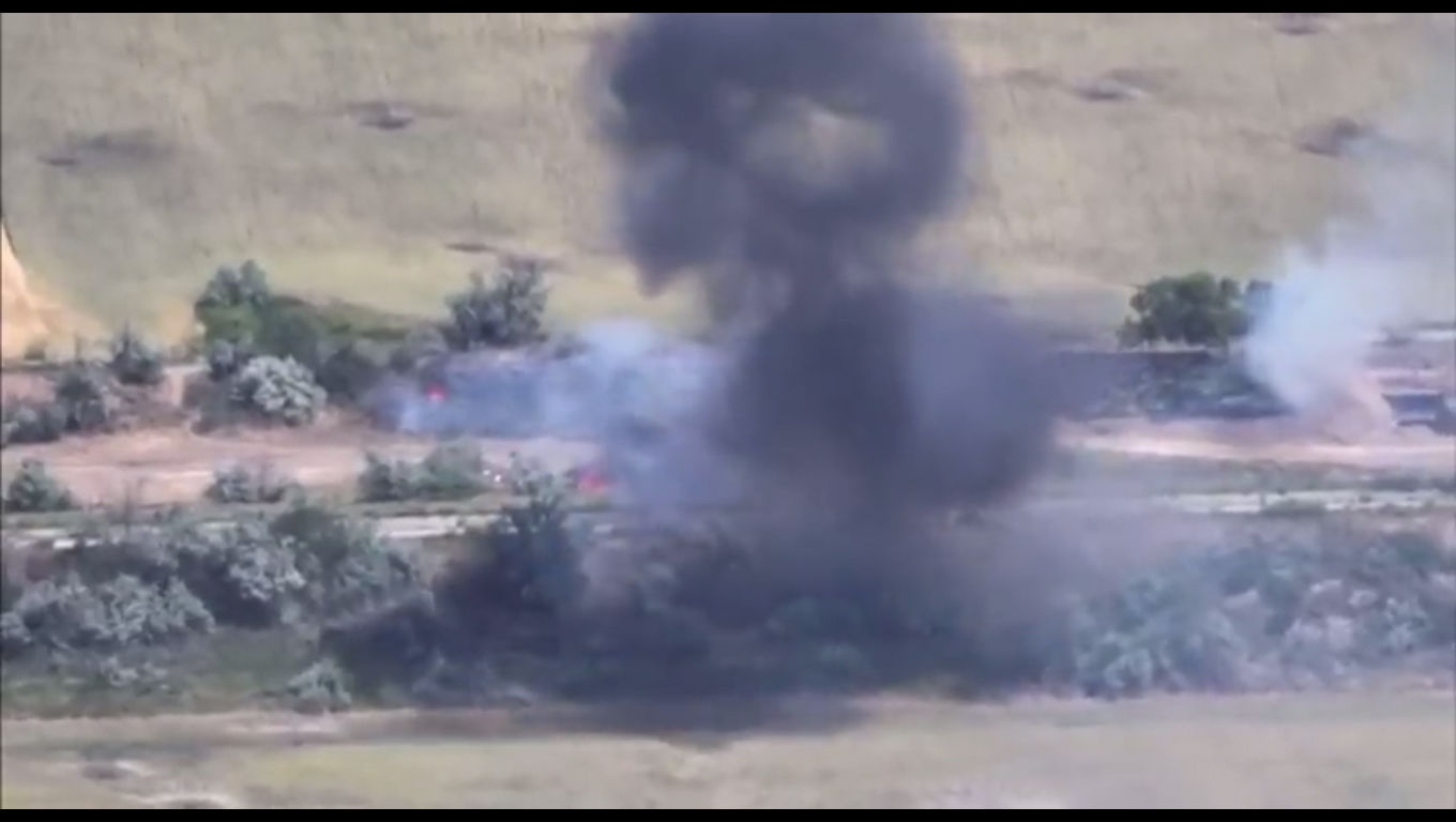 Знайшли та знищили: українська артилерія завдала удару по замаскованій техніці окупантів