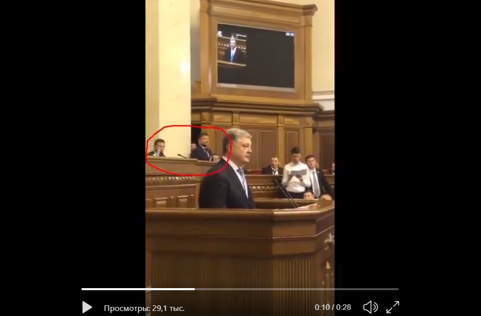 Реакция Зеленского и Богдана за спиной Порошенко разозлила Сеть: такого поступка не ожидал никто - видео