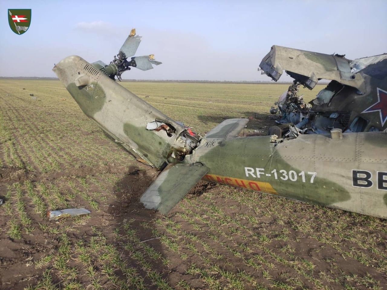 ​Вертолет ВВС РФ "приземлили" и превратили в груду металла