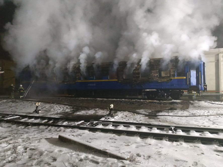 В Полтавском районе после тушения пожара в вагоне обнаружены погибшие: кадры