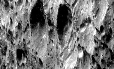НАСА опубликовало фотографию спутника Сатурна Реи