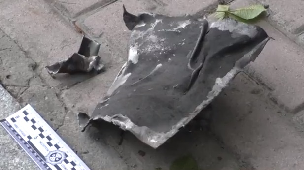 Страшное видео с места теракта в центре Луганска: машина сгорела за считанные минуты, теперь это просто груда металла – жуткие кадры