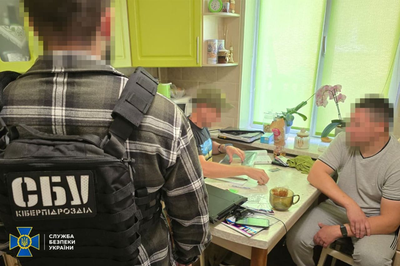 "Скидатиму інфу": СБУ затримала агента ФСБ, який наводив ракети РФ на об'єкти ЗСУ у п'яти областях