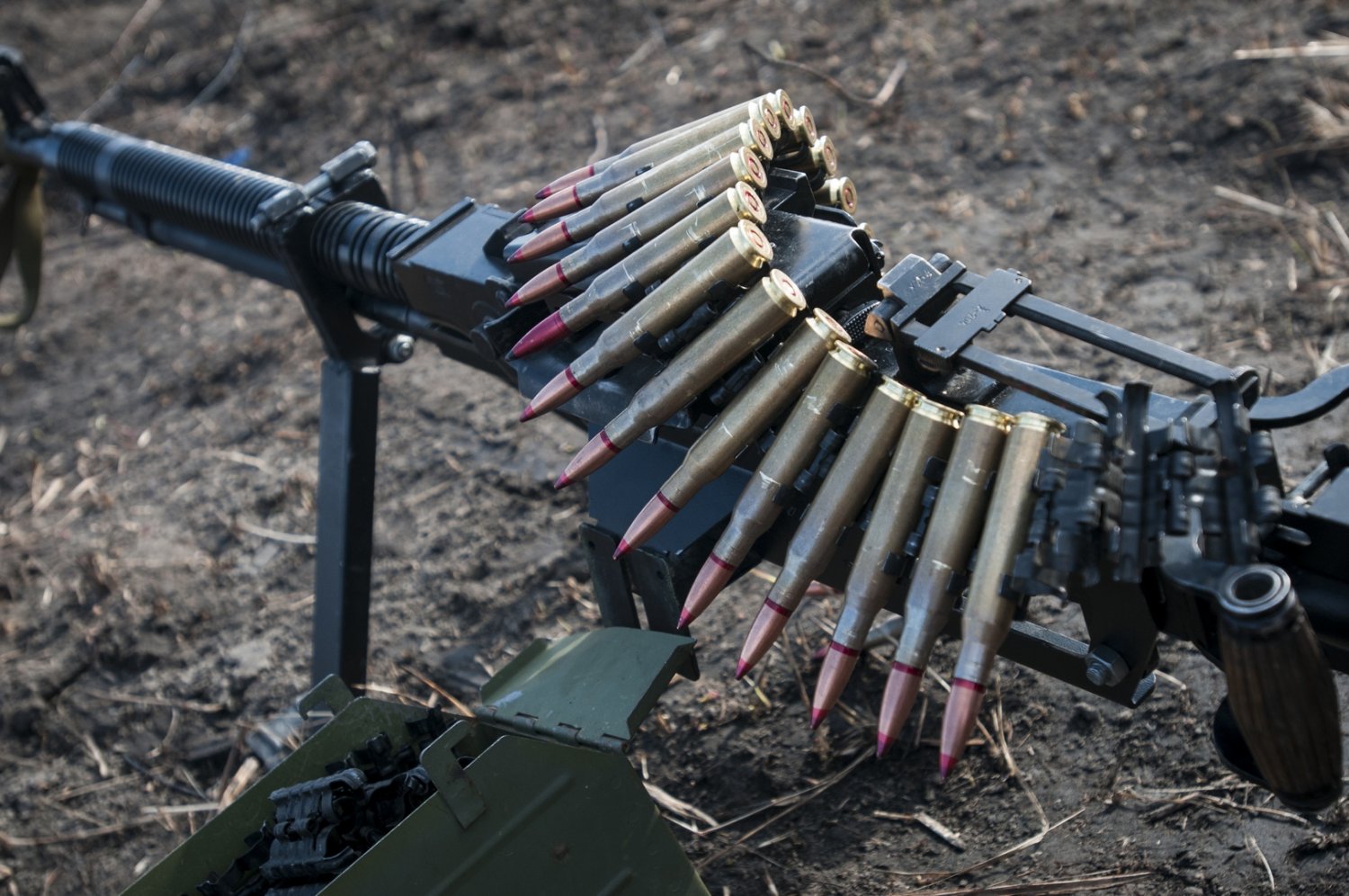 Украинские военные попали под обстрел боевиков на приморском и донецком направлениях, - в Штабе АТО сообщили о трех раненых защитниках Украины