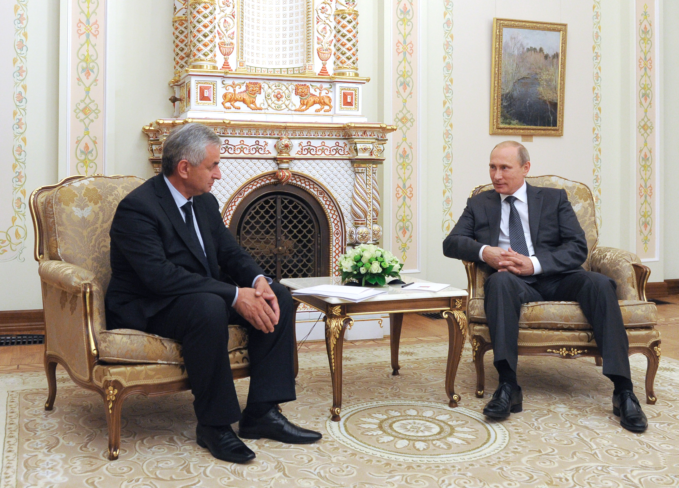 Президент Абхазии нанесет визит Владимиру Путину