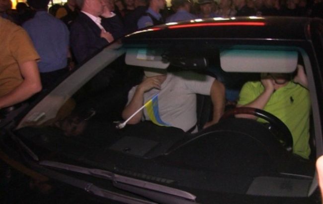 Скандал в Чернигове: в машине Березенко обнаружены деньги и автоматные рожки с патронами