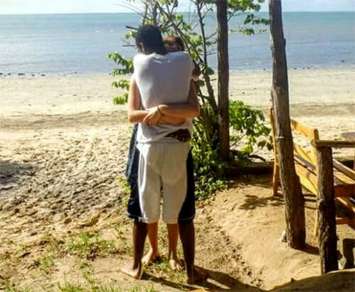 Интернет взбудоражил снимок с "перепутанными" ногами: 2 миллиона пользователей "сломали" мозг, пытаясь понять необычный кадр