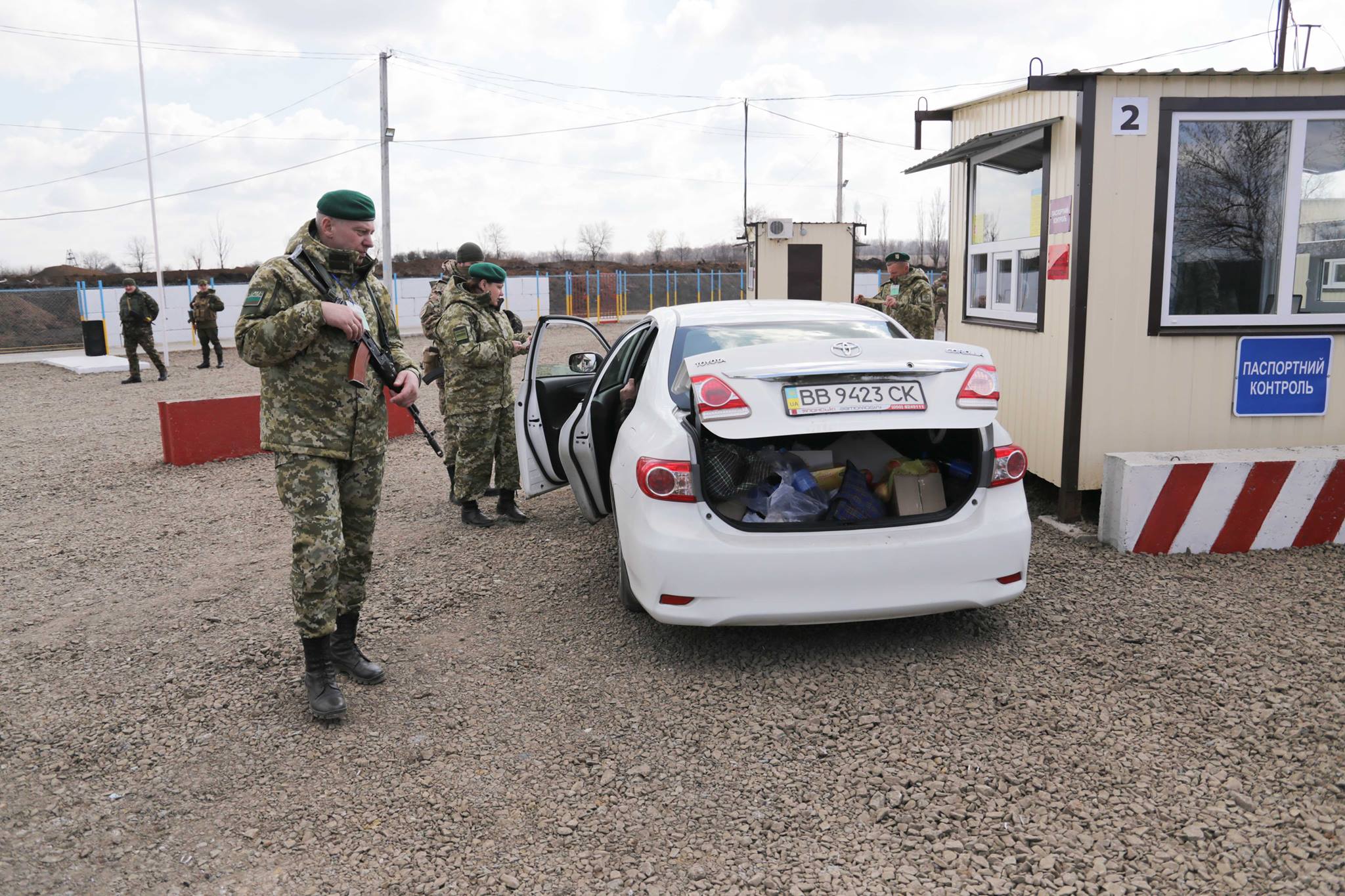 Оккупанты РФ вновь сорвали перемирие на Донбассе: детали обстрела КПВВ "Марьинка" попали в Сеть