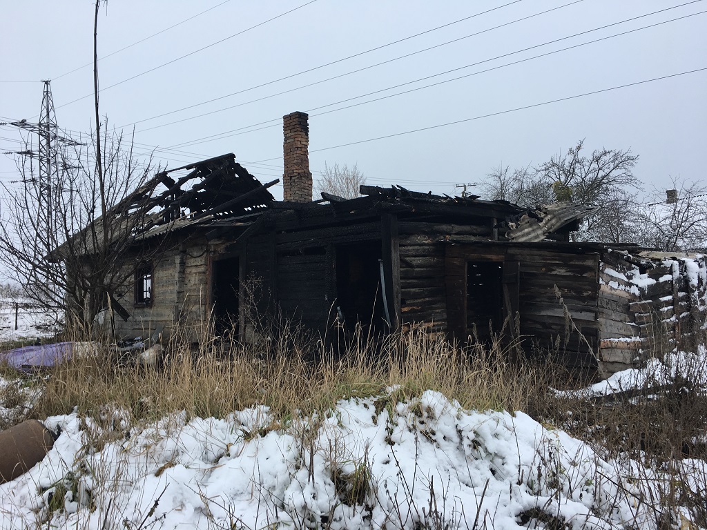 Трагедия в Житомирской области: во время пожара в жилом доме погибли двое детей - кадры