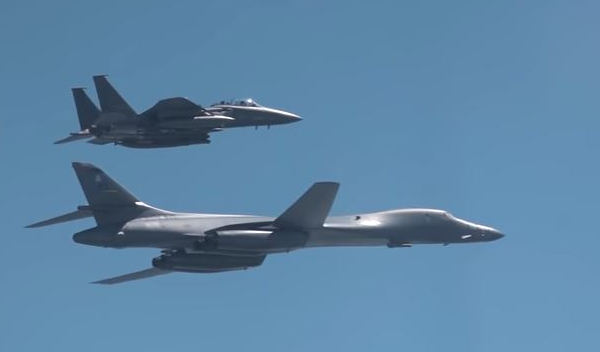 США, Япония и Южная Корея показали сумасшедшему Ким Чен Ыну, что такое мощь: появились впечатляющие кадры совместных учений ВВС