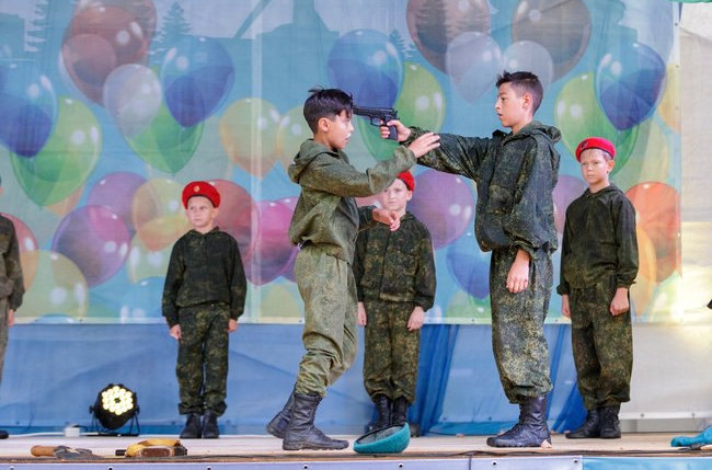 ​"То же самое делает ХАМАС в Газе", - соцсети не могут прийти в себя от детской постановки в крымском Джанкое
