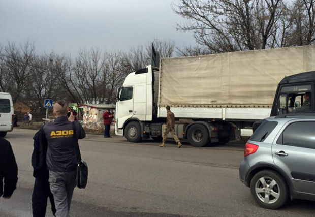 На активистов, которые блокируют фуры в Чернигове, готовится нападение "титушек" 
