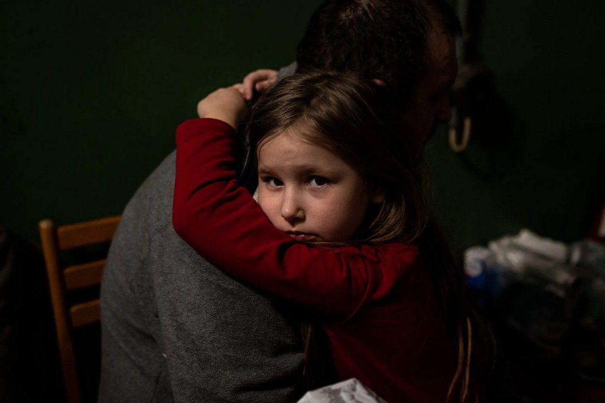 Как помочь ребенку не бояться сирен и звуков стрельбы во время воздушных тревог – советы экспертов