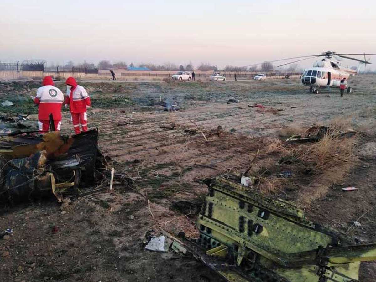 Украинский самолет со 180 пассажирами разбился в Иране: видео крушения