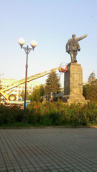 В Артемовске убрали памятник Артему