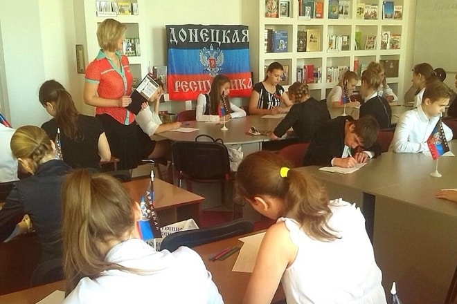 В оккупированном Донецке учителей украинского языка заставят преподавать русский, - СМИ