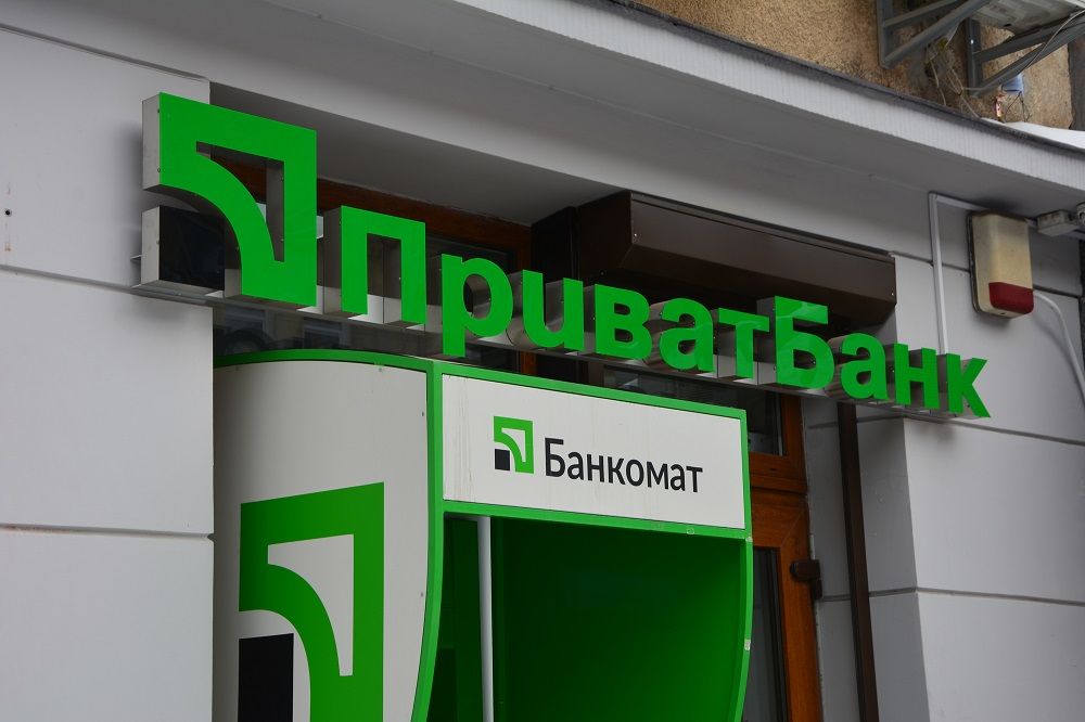Сбой "Киевстара" ударил по банковской системе: в ПриватБанке рассказали, что делать