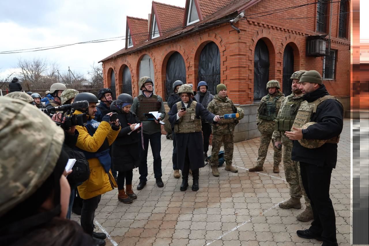 ​Делегация Рады с иностранными журналистами попали под обстрел ВС РФ на Донбассе - били 122-м калибром