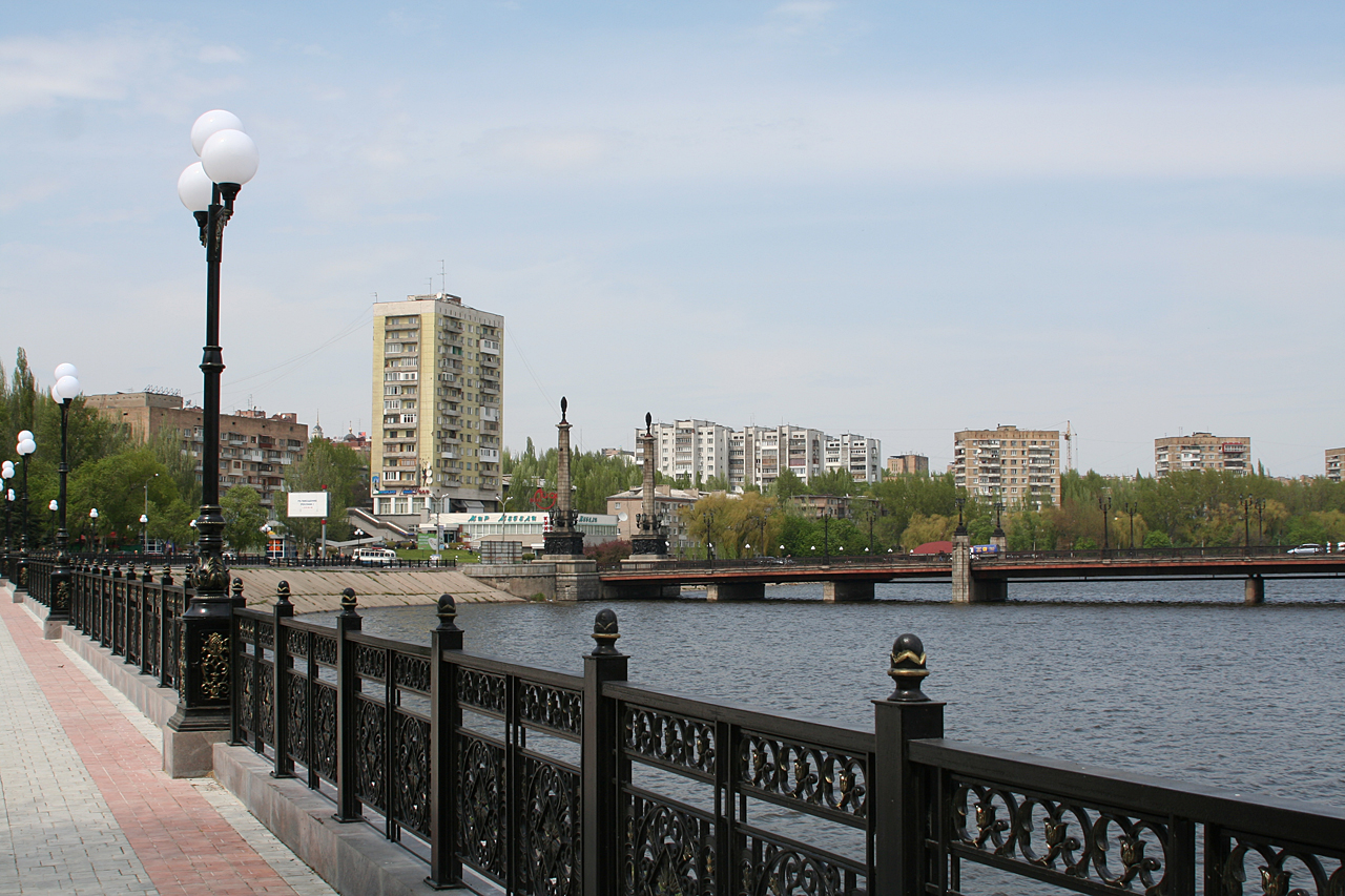 В Донецке сохраняется стабильно напряженная ситуация, - горсовет