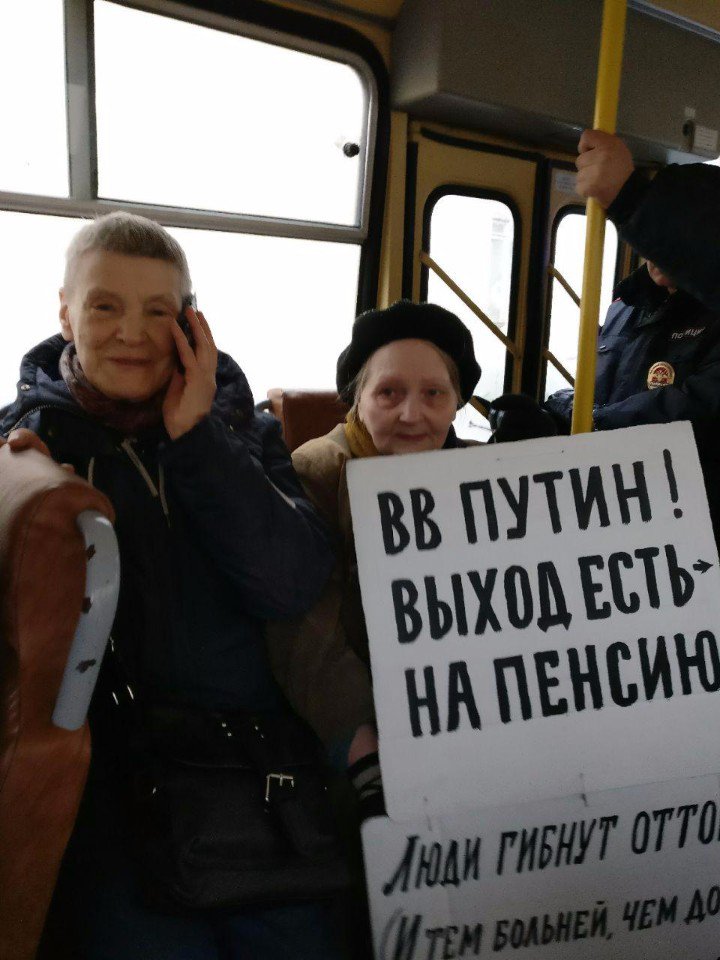Путин боится даже детей и стариков: в России силовики задерживали во время протестных акций школьников 