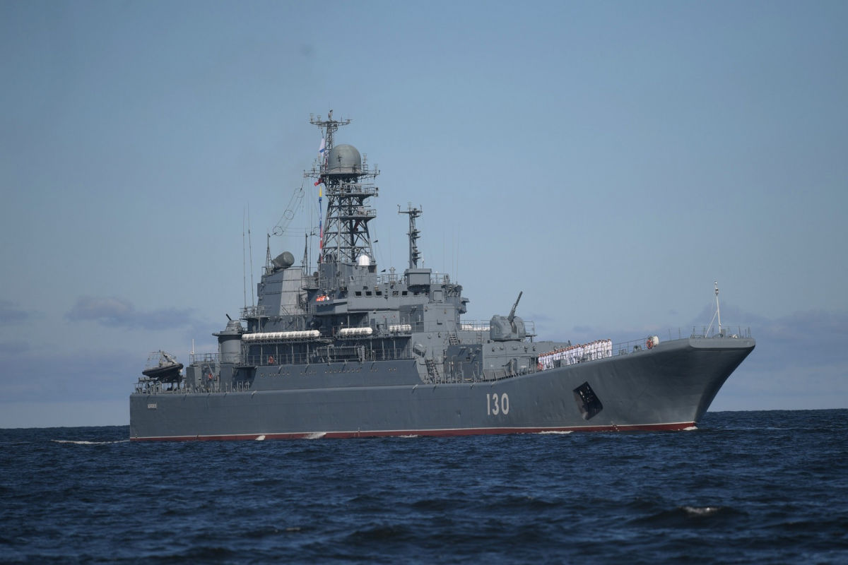 ​Два боевых корабля Балтфлота РФ гонят в Черное море - ставки повышаются