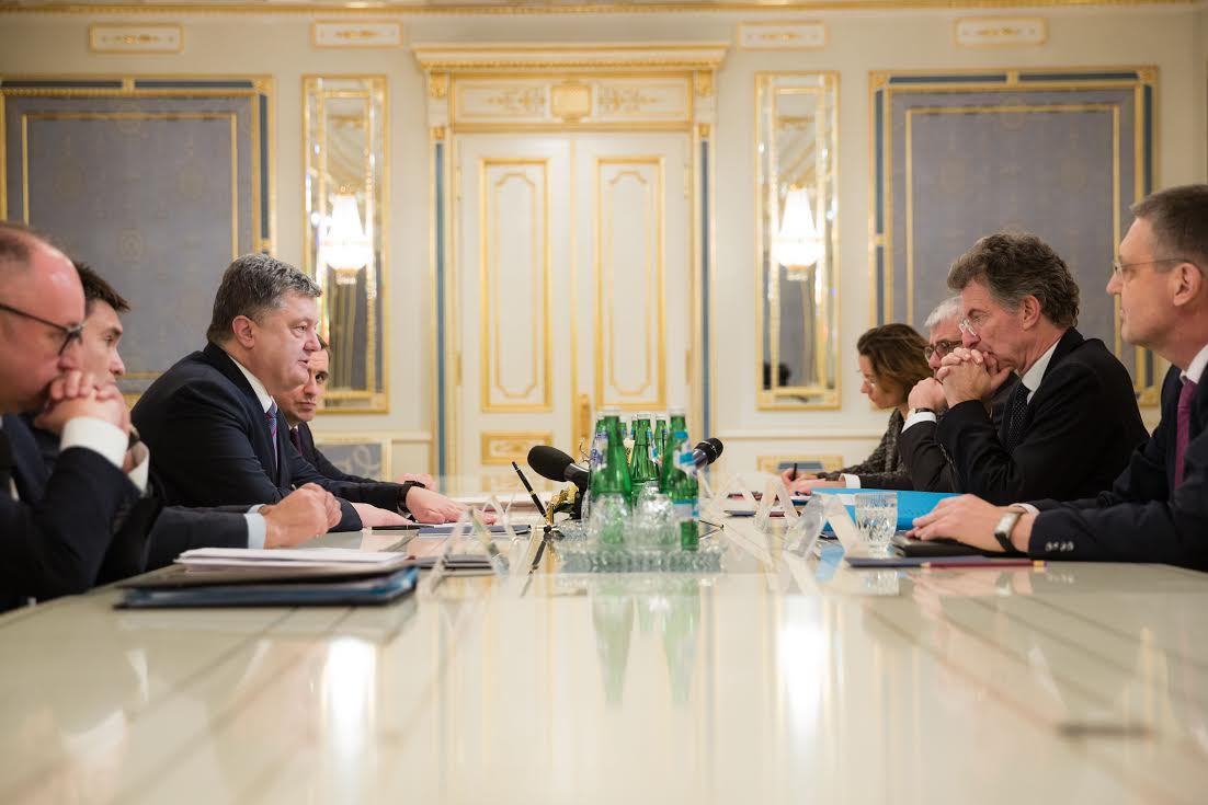 Порошенко в Киеве встретился с представителями Меркель и Олланда